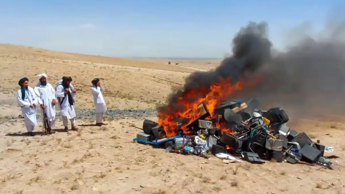 Ауғанстанда 500-ден астам музыкалық аспапты отқа жағылды