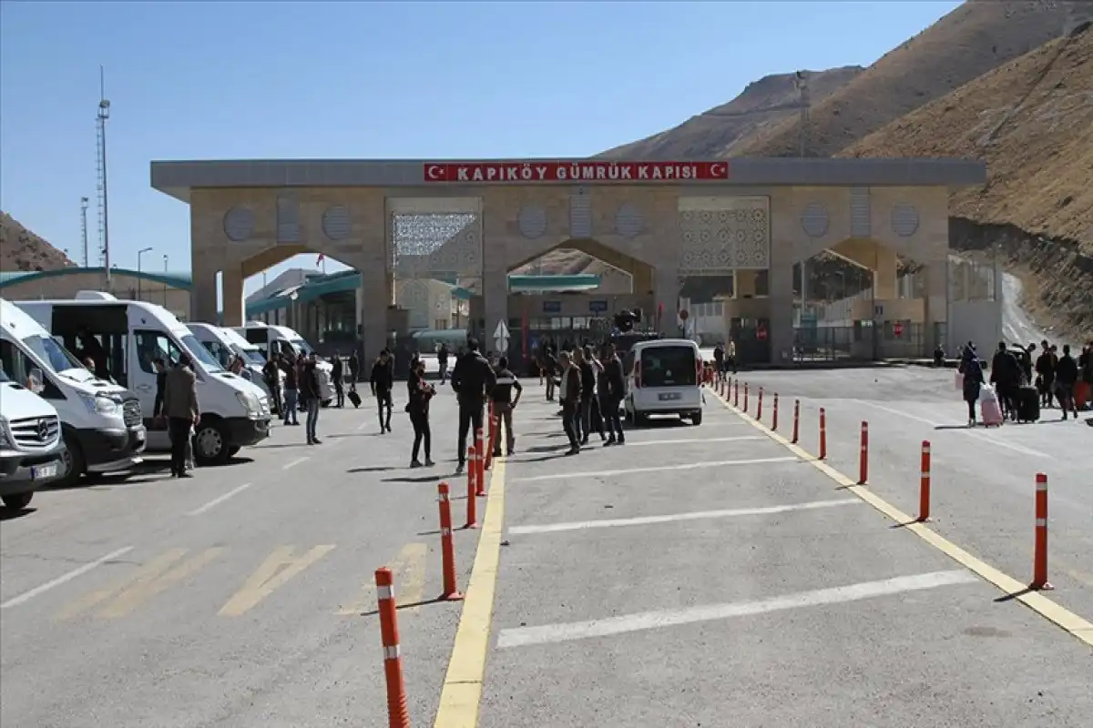 Түркия Иран азаматтарының елге кіруіне уақытша тыйым салды